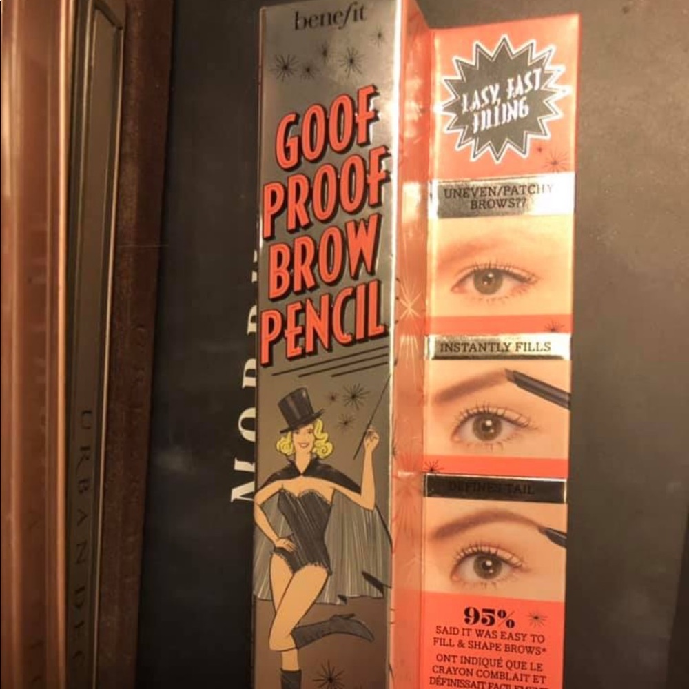 Benefit goof proof brow pencil. Medium brown